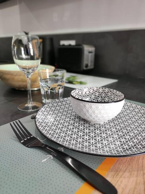 Cocon De Charline - Charme Et Elegance Dans Le Centre Lägenhet Montauban Exteriör bild